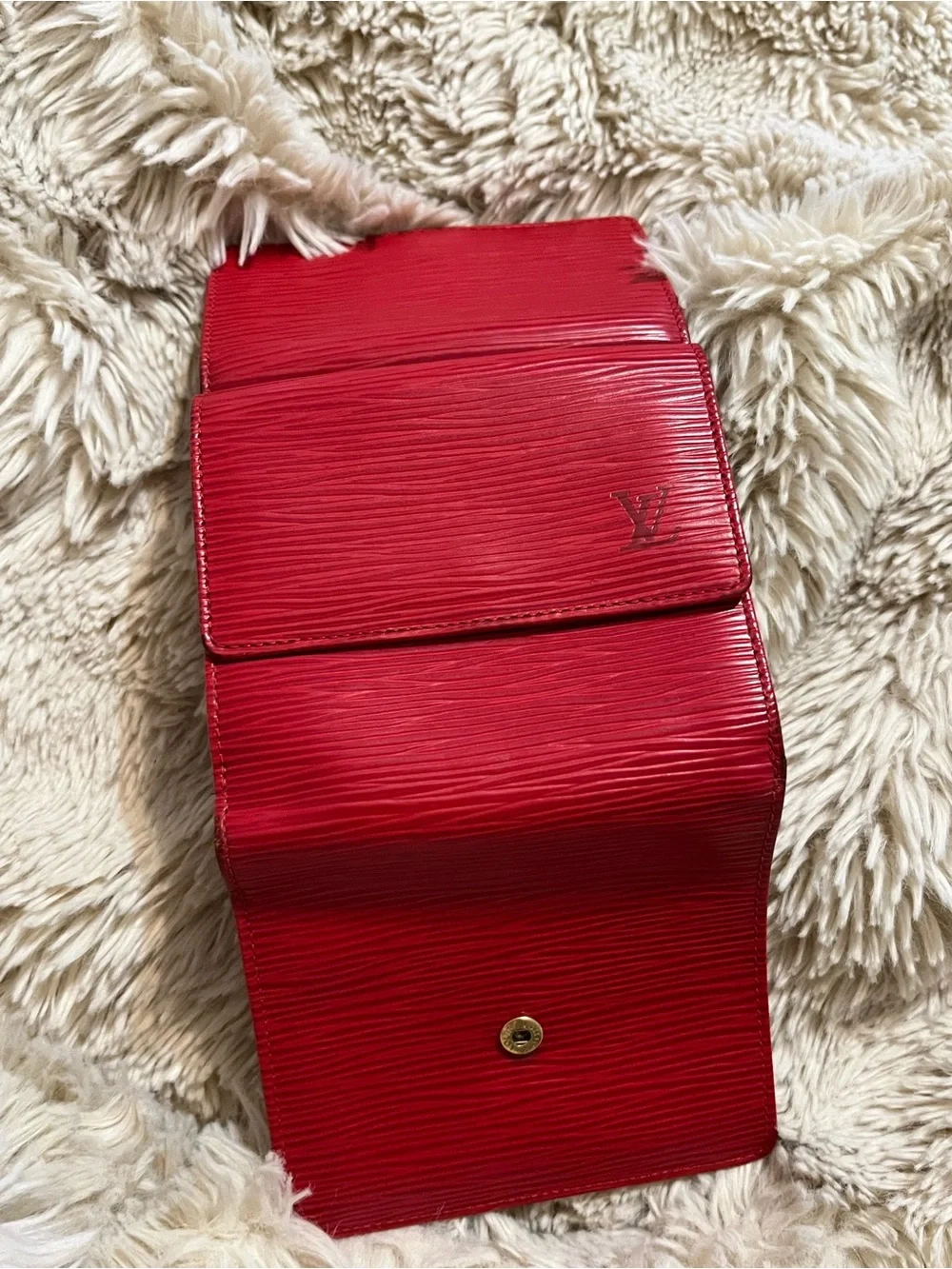 Used vintage Red Louis Vuitton Textured Women's Wallet - Classic Folding Design
